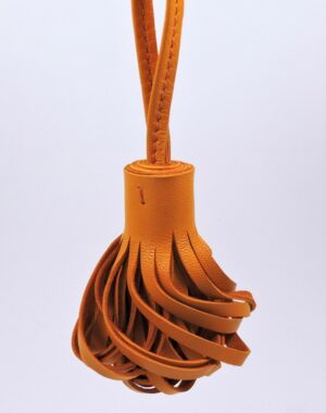 Pompon porte clef décoration sac main maroquinerie Lyon cuir jaune orange accessoire