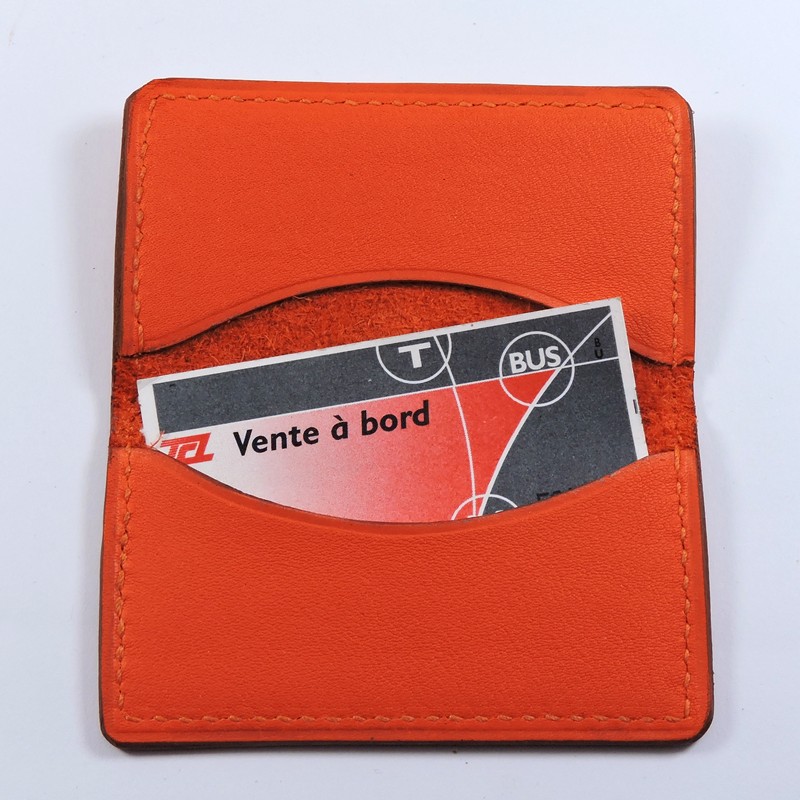 porte ticket cuir metro bus paris lyon maroquinerie rouge orange accessoire