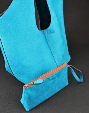 Sac à main en cuir nubuck bleu avec sa pochette attachée au sac