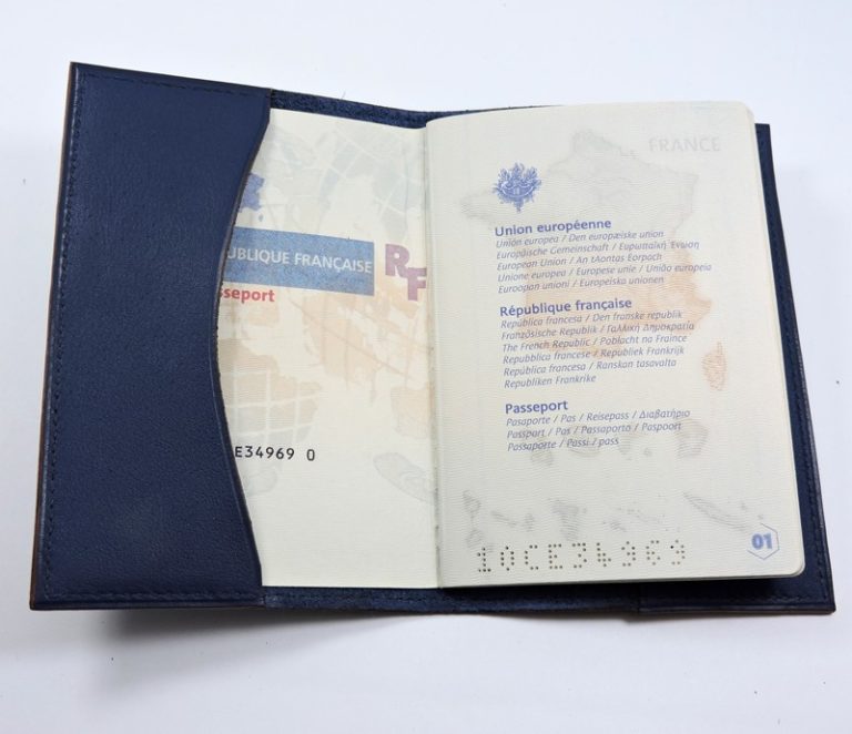 Protège passeport voyage cuir bleu marine maroquinerie