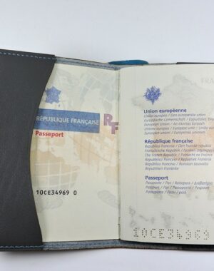 Protège passeport voyage cuir gris maroquinerie