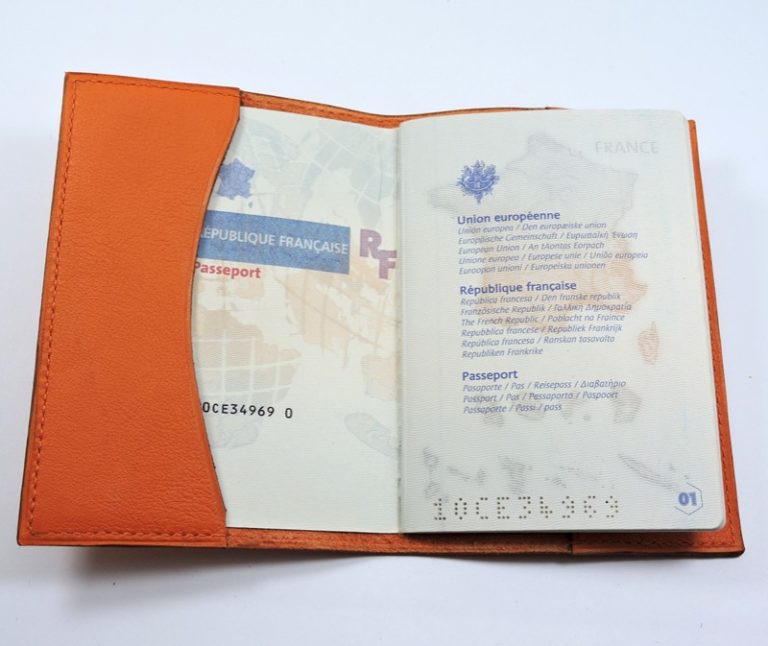 Protège passeport voyage cuir orange maroquinerie