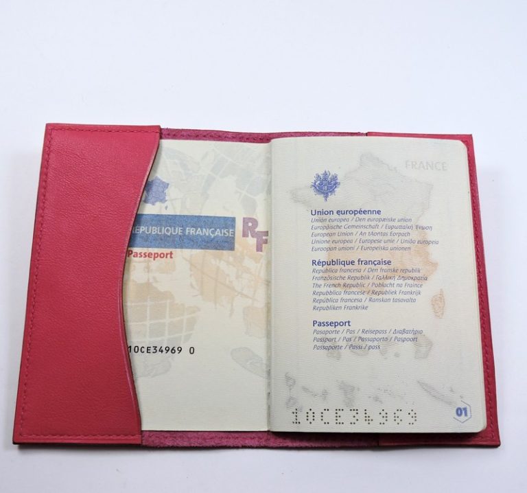 Protège passeport voyage cuir rose maroquinerie