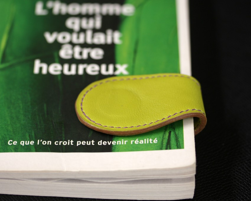 Marque page cuir vert anis accessoire maroquinerie lyon livre lecture