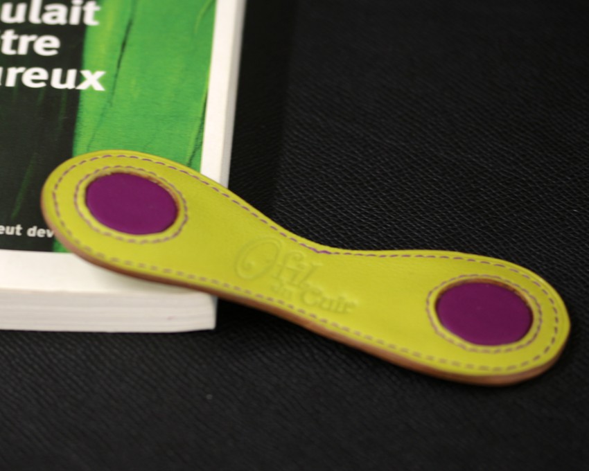 Marque page cuir vert accessoire maroquinerie lyon ofilducuir violet magnétique