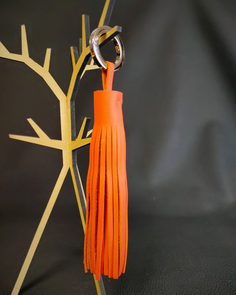 Pompon en cuir orange un accessoire de sac à main bijou de sac
