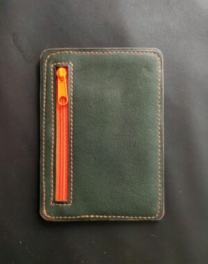 Porte cartes bancaire et carte d'identité en cuir vert et orange maroquinerie artisanale française Lyon