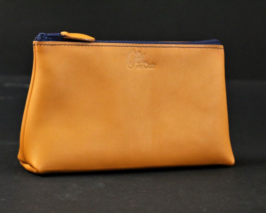 Pochette d'ordinateur zippée L'Entreprenante en cuir lisse camel & croco -  AMAND - Maroquinerie française