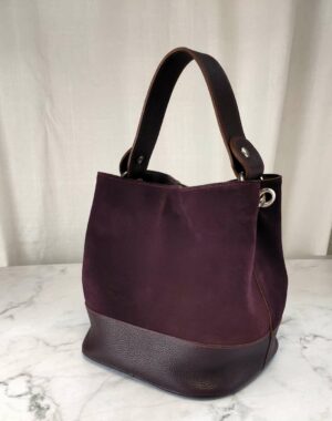 Sac à main en cuir veau velours aubergine fait à la main en France à Lyon