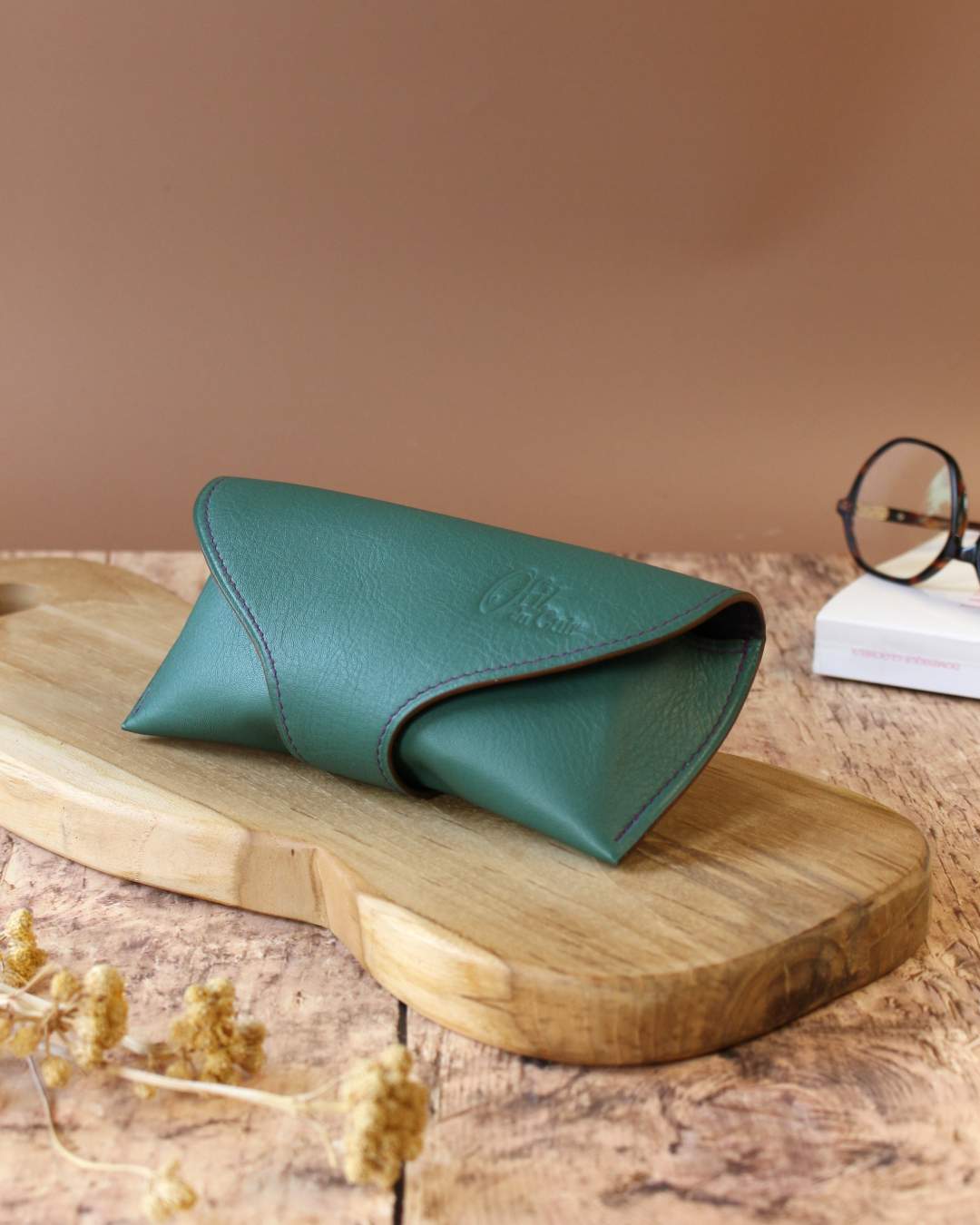 Etui-en-cuir-pour-lunettes Etui en cuir pour lunettes vert doublure en agneau bleu