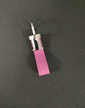 Porte clés en cuir fuchsia accessoire de maroquinerie haute gamme Lyon Ofilducuir