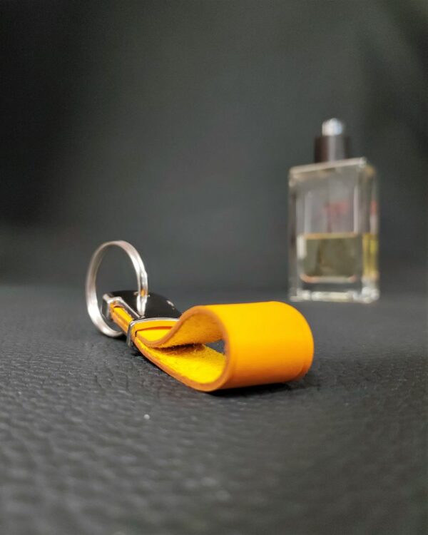 Porte clés en cuir jaune accessoire de maroquinerie Lyon Ofilducuir