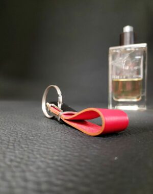 Porte clés en cuir rouge homme accessoire de maroquinerie Lyon Ofilducuir