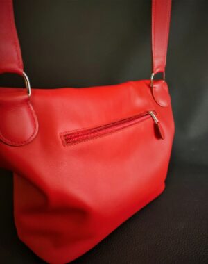 Sac à main besace asymétrique femme en cuir rouge