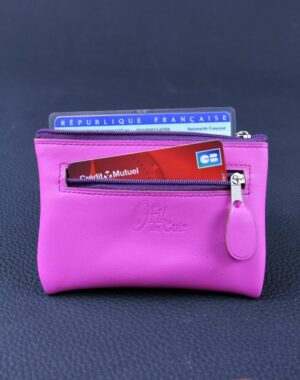Porte monnaie en cuir fuchsia avec deux poches doublées en tissus africain et zip violet