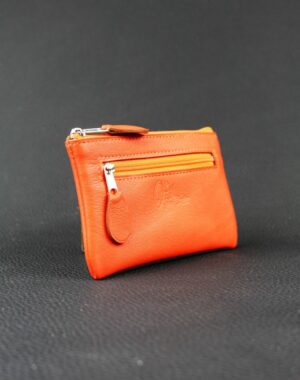 Porte monnaie en cuir orange avec deux poches doublées en tissus africain et zip orange