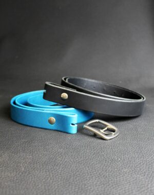 Ceinture en cuir végétale interchangeable et sa boucle interchangeable avec son coffret